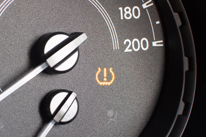 TPMS warning light How TPMS Sensor & TPMS Tool Fix It
